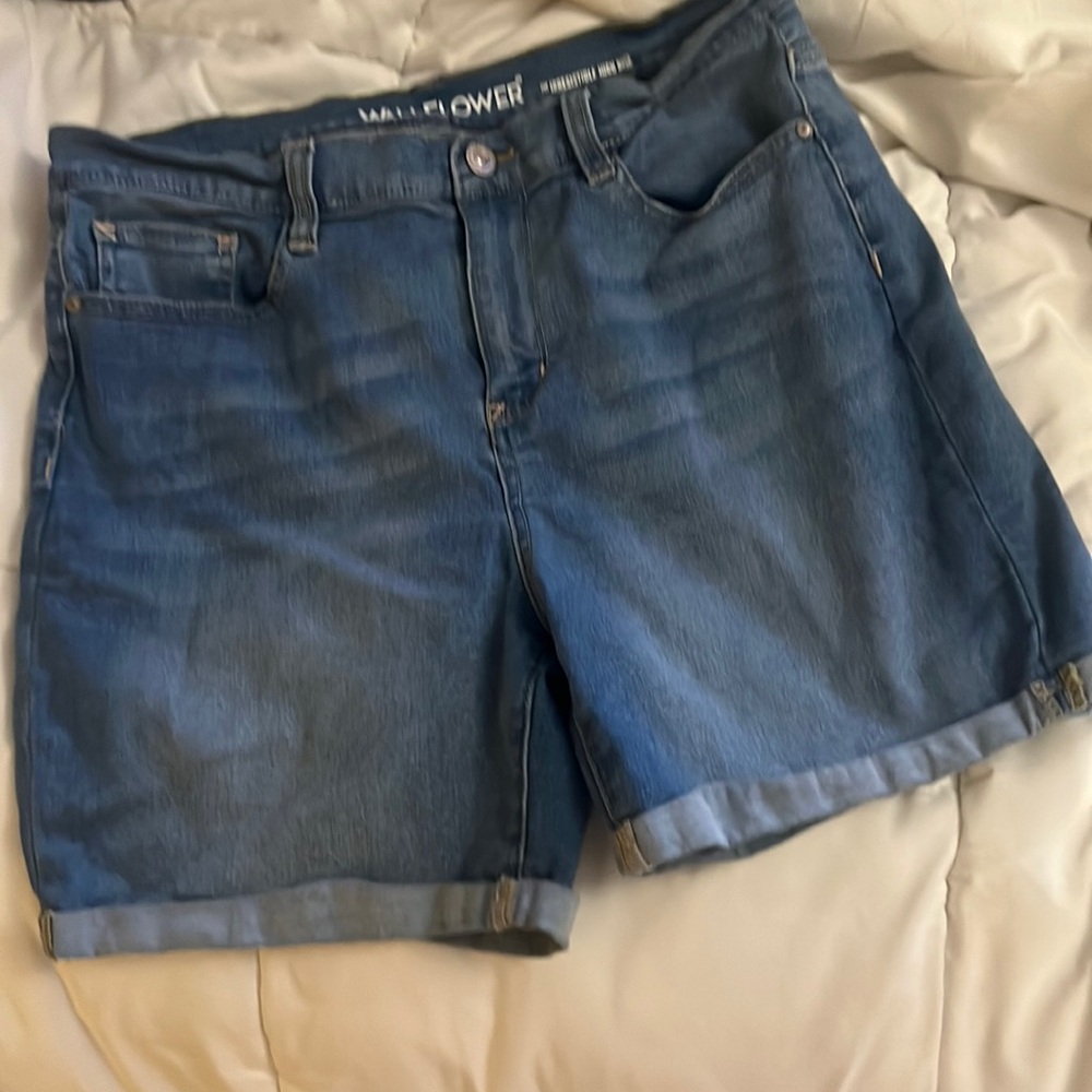 womens size 11 . denim shorts